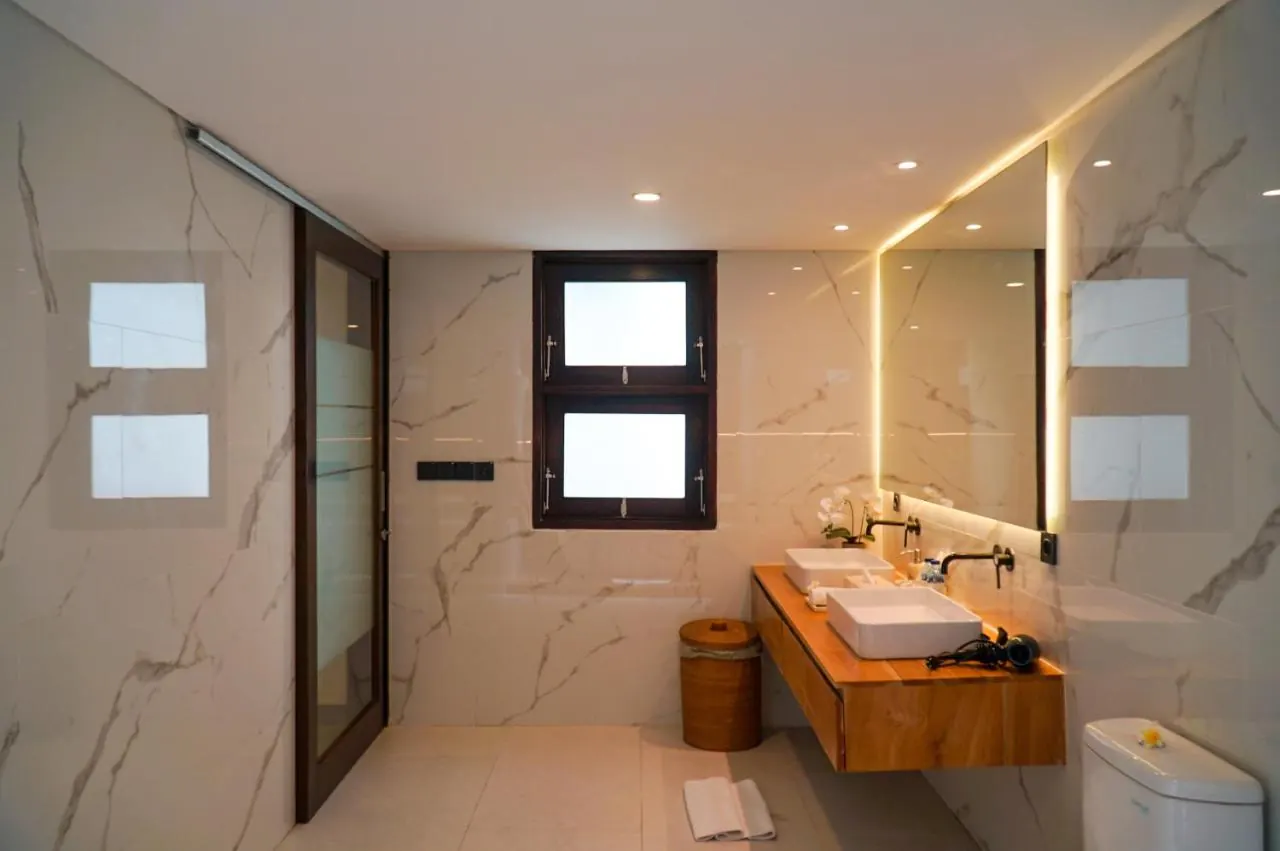 7 BR Tropical Garden Pool Villa Canggu — 7BR Villa Rental in Canggu — image 17