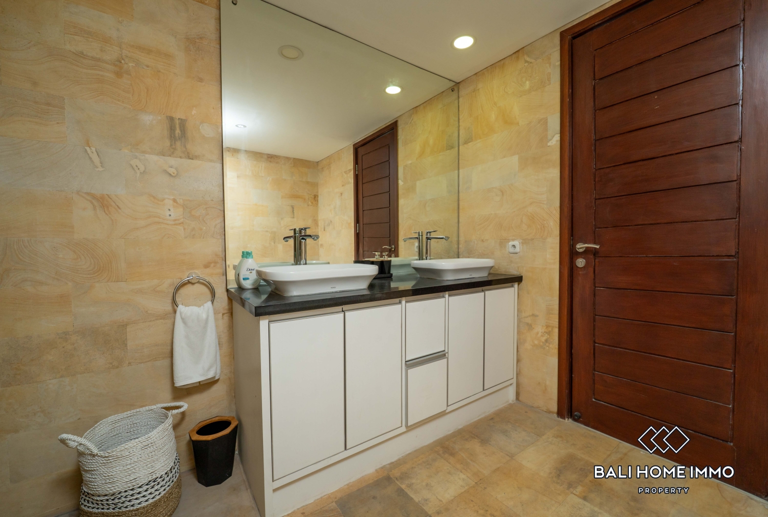 4 Bedroom Family Villa For Rent In Canggu Berawa — image 17