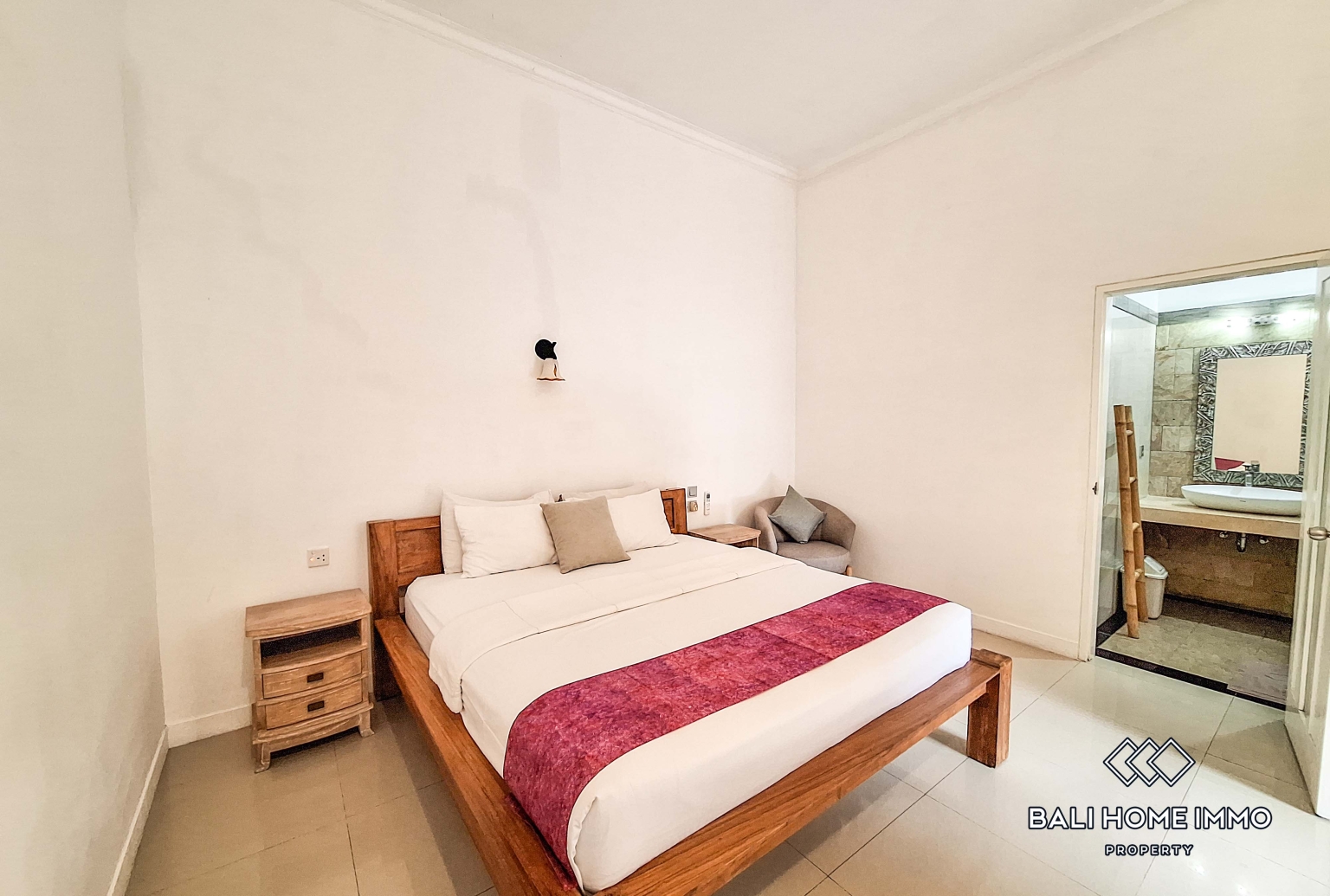 4 Bedroom Family Villa For Rent In Canggu Berawa — image 11
