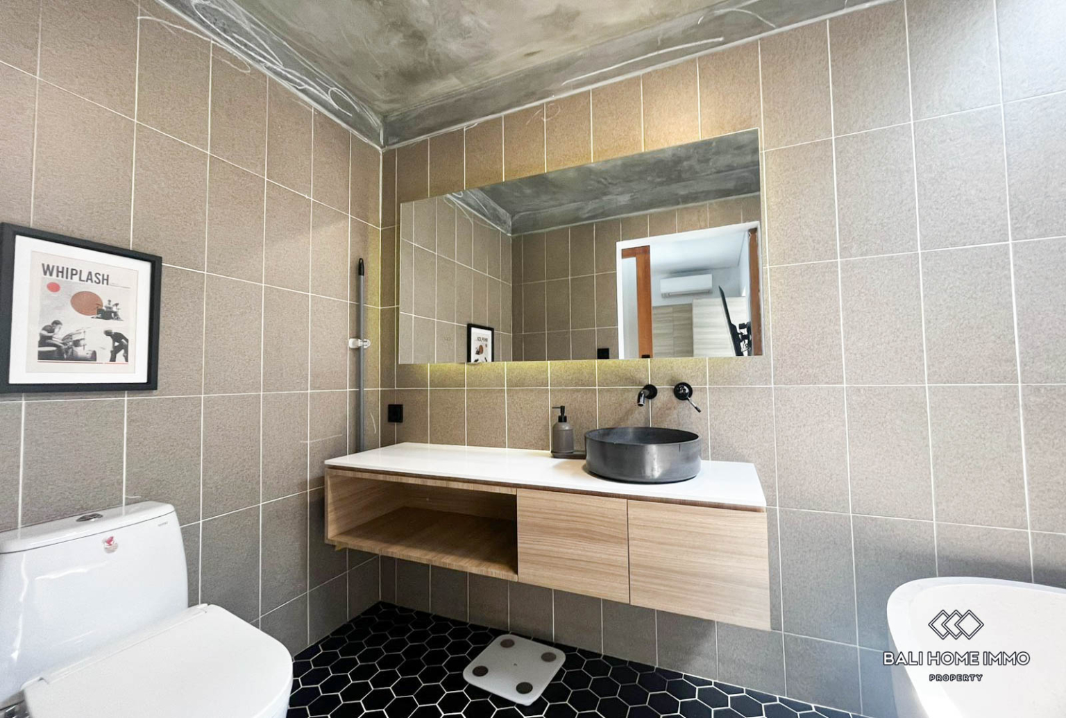 4 Bedroom family villa with office for yearly rent in Kedungu — image 11