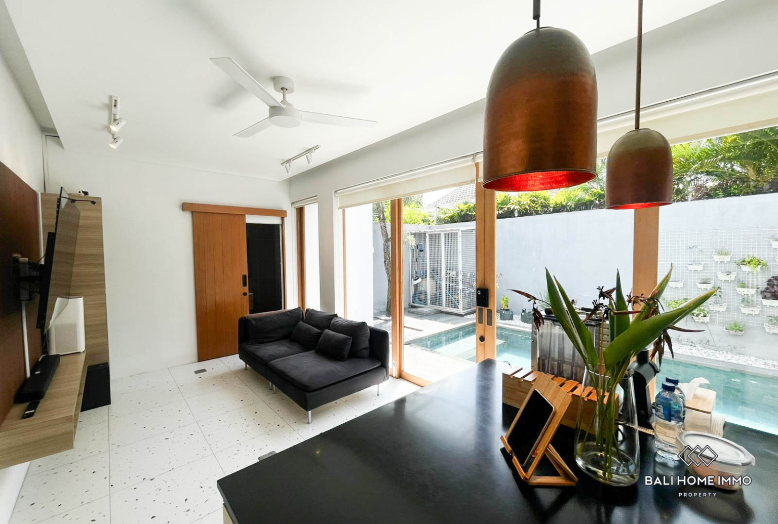 4 Bedroom family villa with office for yearly rent in Kedungu — image 4