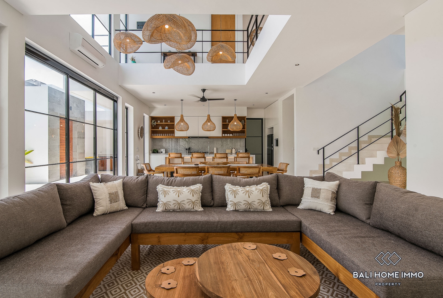 4 Bedroom Modern Designed Villa For Rent in Umalas — image 3