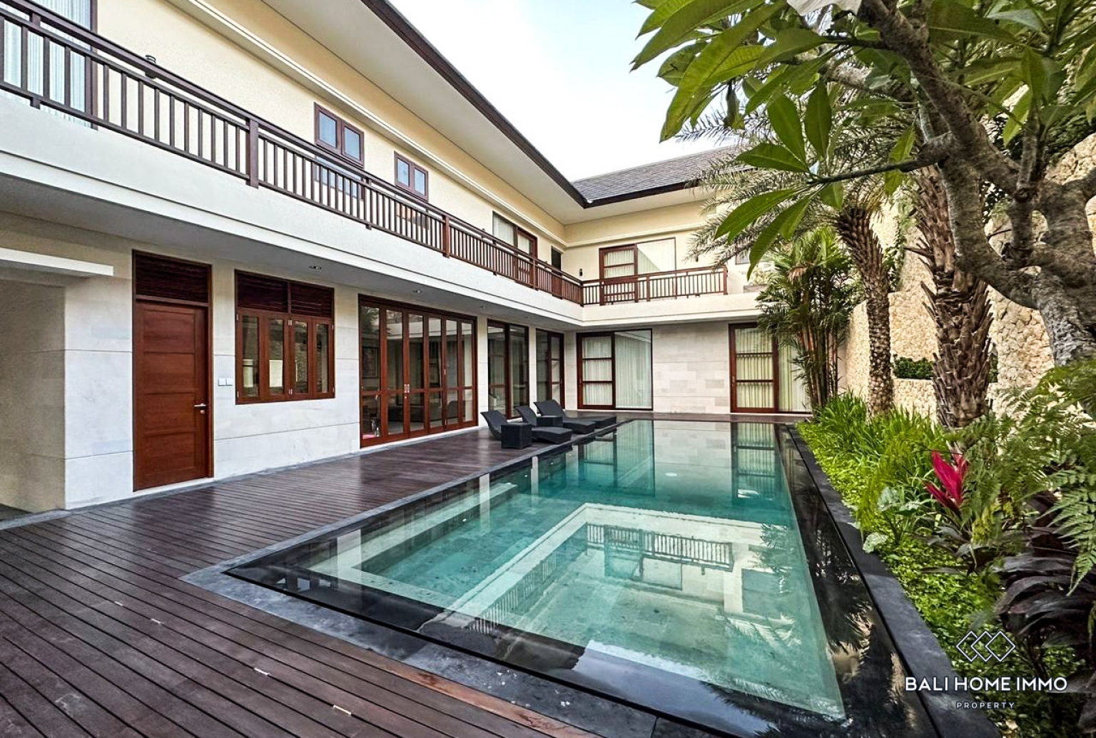 4 Bedroom Modern Villa For Rent in Batu Bolong Canggu