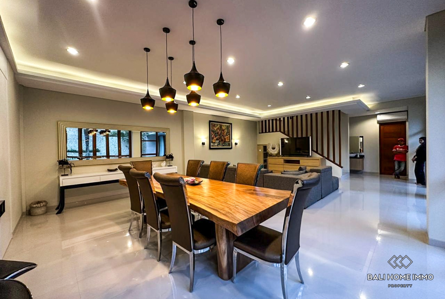 4 Bedroom Modern Villa For Rent in Batu Bolong Canggu — image 2
