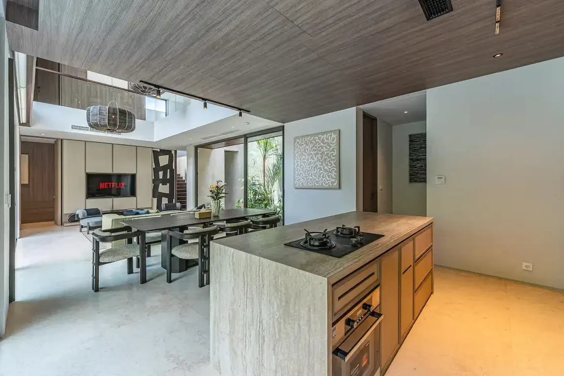 4 BR Beachfront Family Retreat Canggu — 4BR Villa Rental in Canggu — image 6