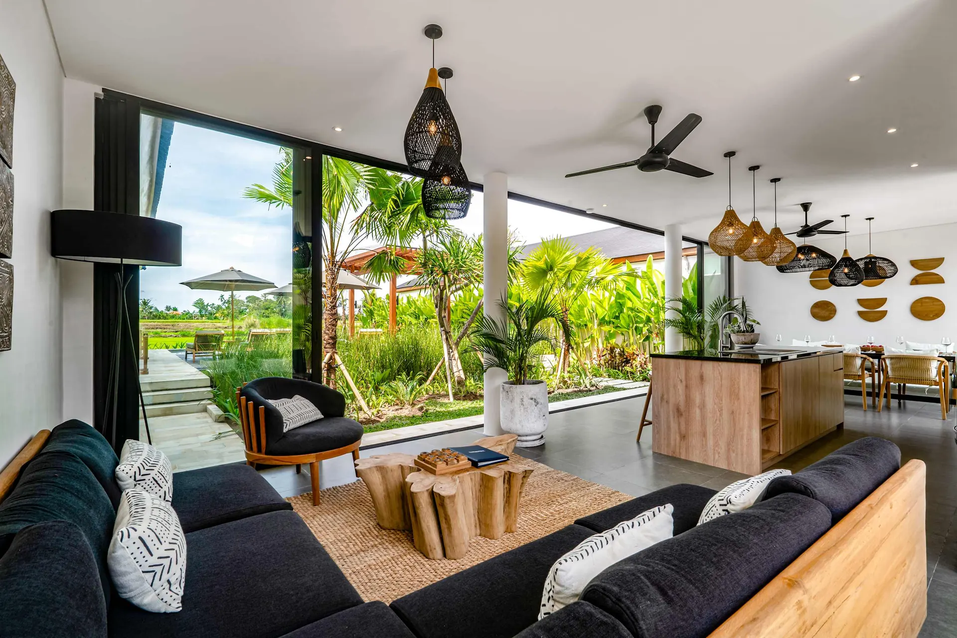 3 BR Rice-Field Infinity-Pool Villa Ubud — 3BR Villa Rental in Ubud — image 6