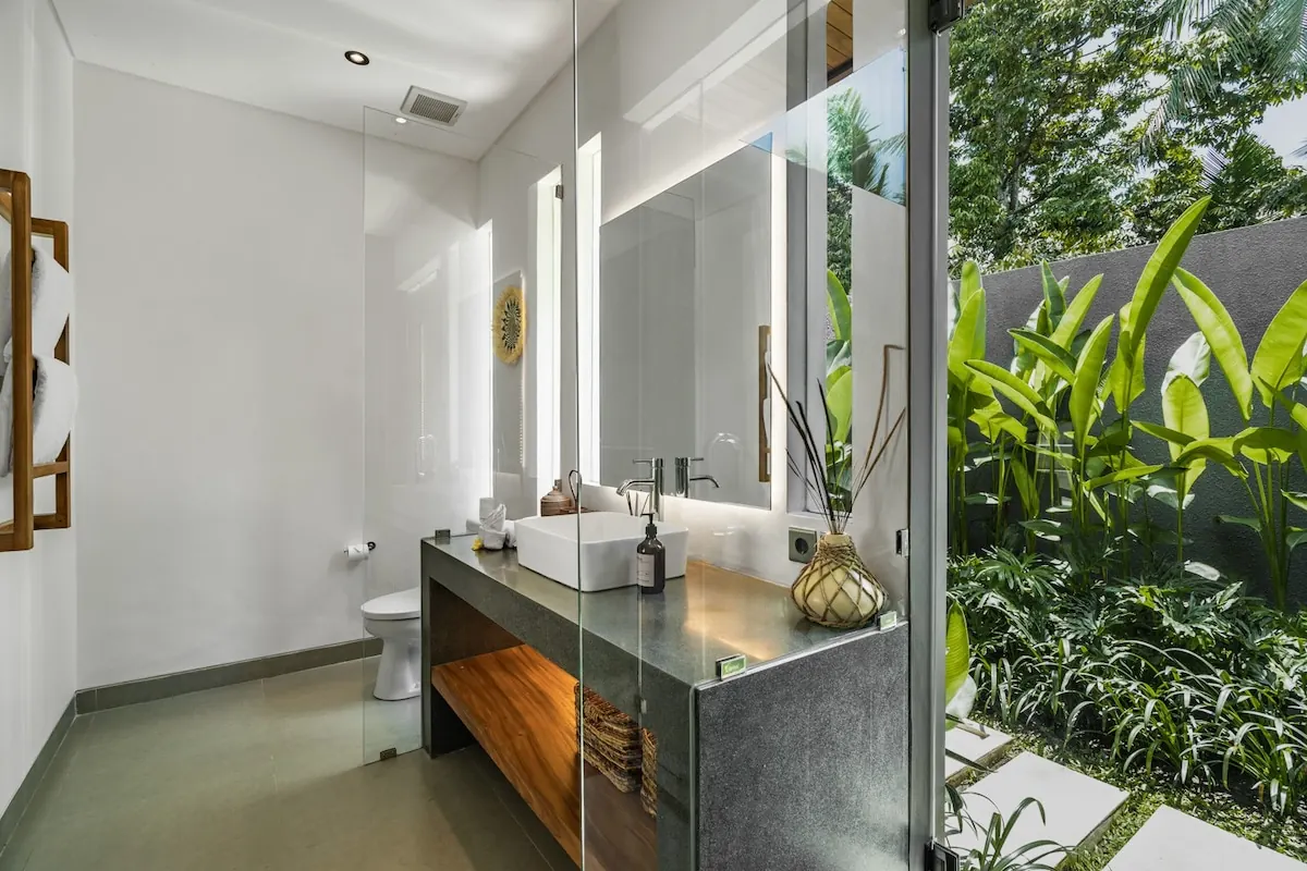 6 BR Tropical Garden Courtyard Retreat Ubud — 6BR Villa Rental in Ubud — image 11