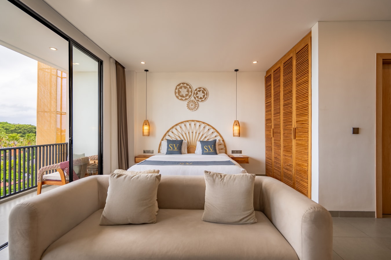 SB 301 - 1BR Pool Suite, Near Batu Belig Beach - Canggu, Bali — image 11
