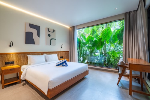 Deluxe 1BR Suite with Pool Access in Ubud Center in Ubud, Bali — image 1