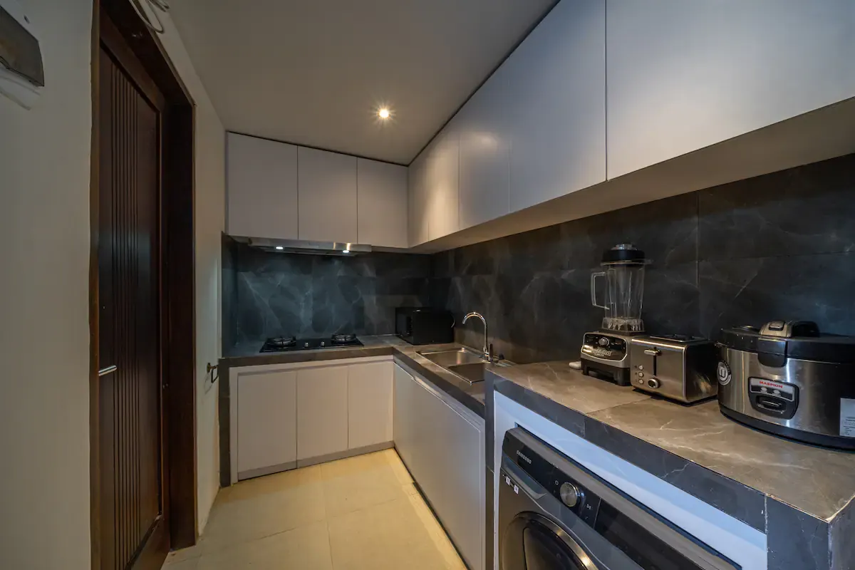 4 BR Contemporary Pool Retreat Canggu — 4BR Villa Rental in Pererenan — image 6