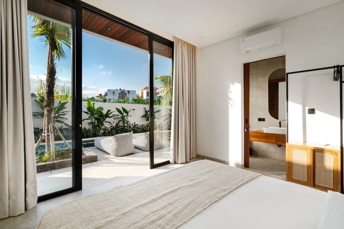 5 BR Tropical-Modern Courtyard Villa Canggu — 5BR Villa Rental in Canggu — image 14