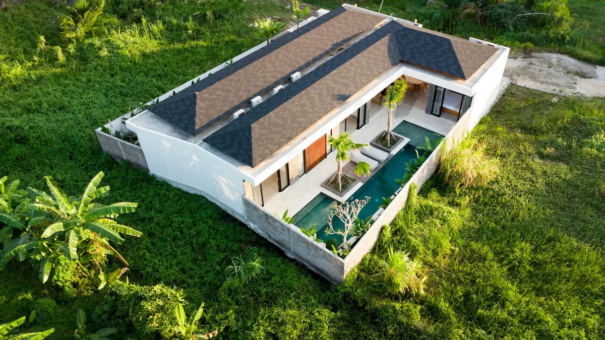 5 BR Tropical-Modern Courtyard Villa Canggu — 5BR Villa Rental in Canggu — image 10