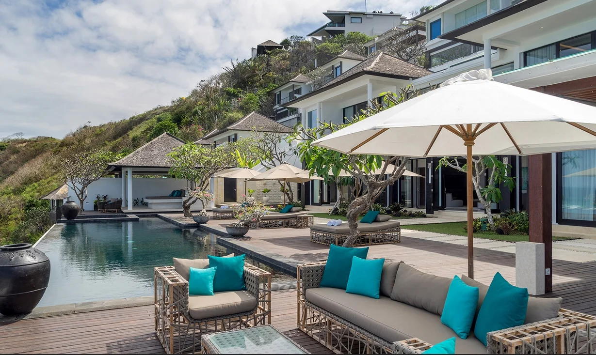 5-Bedroom Cliffside Luxury Villa with Ocean View, Private Spa & Infinity Pool – Nusa Dua, Bali