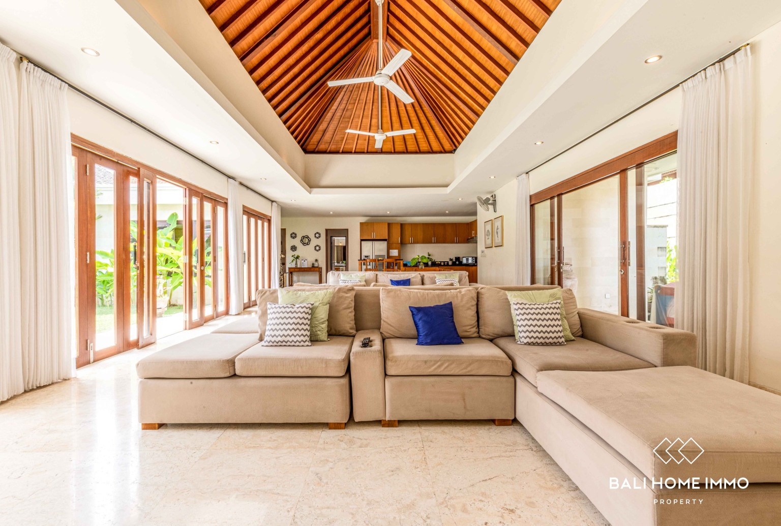 5 Bedroom Family Villa for Rent in Canggu Berawa — image 2