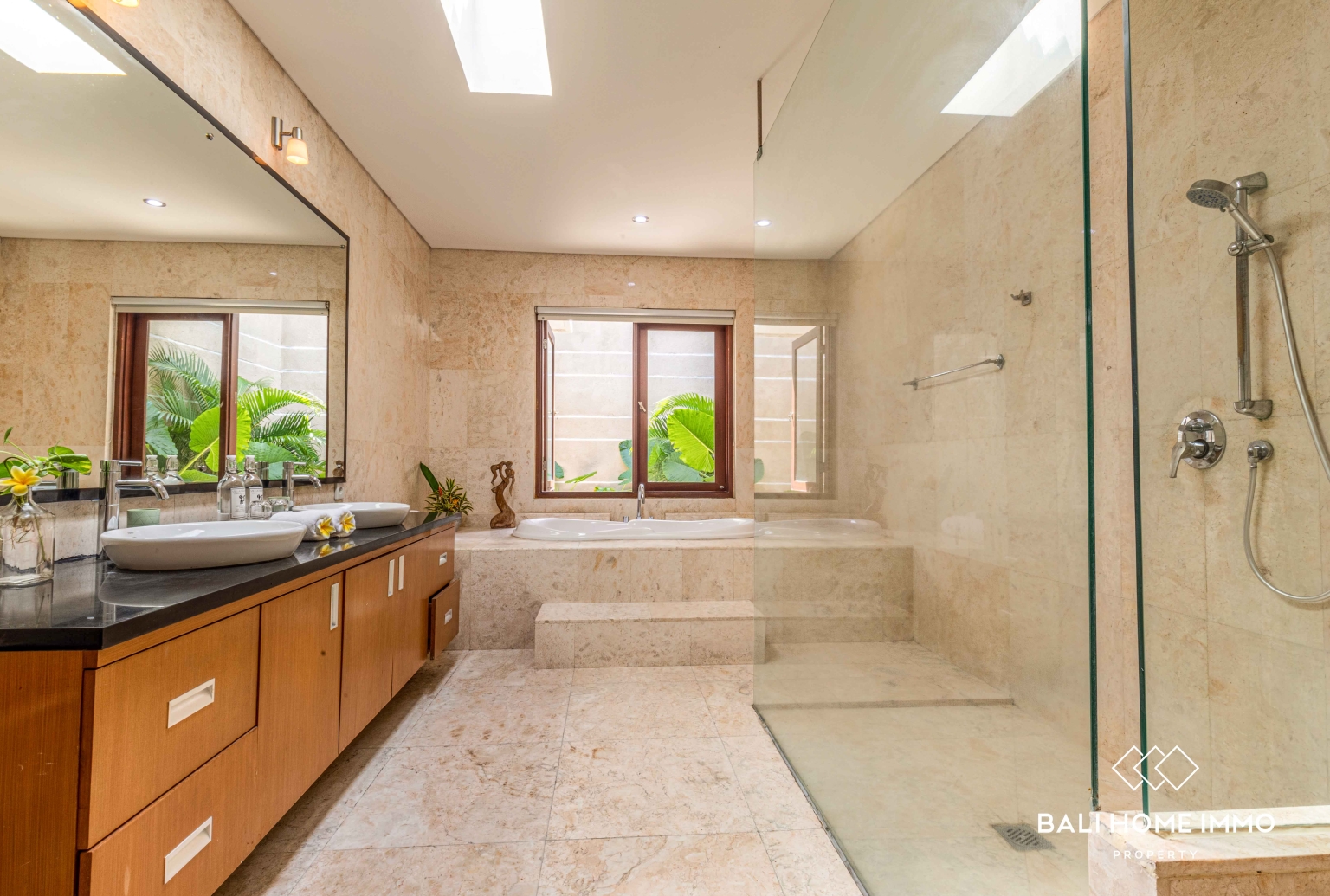 5 Bedroom Family Villa for Rent in Canggu Berawa — image 14