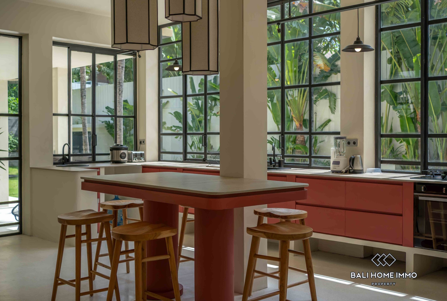 5 bedroom Family Villa with garden for yearly rental in Berawa — image 8