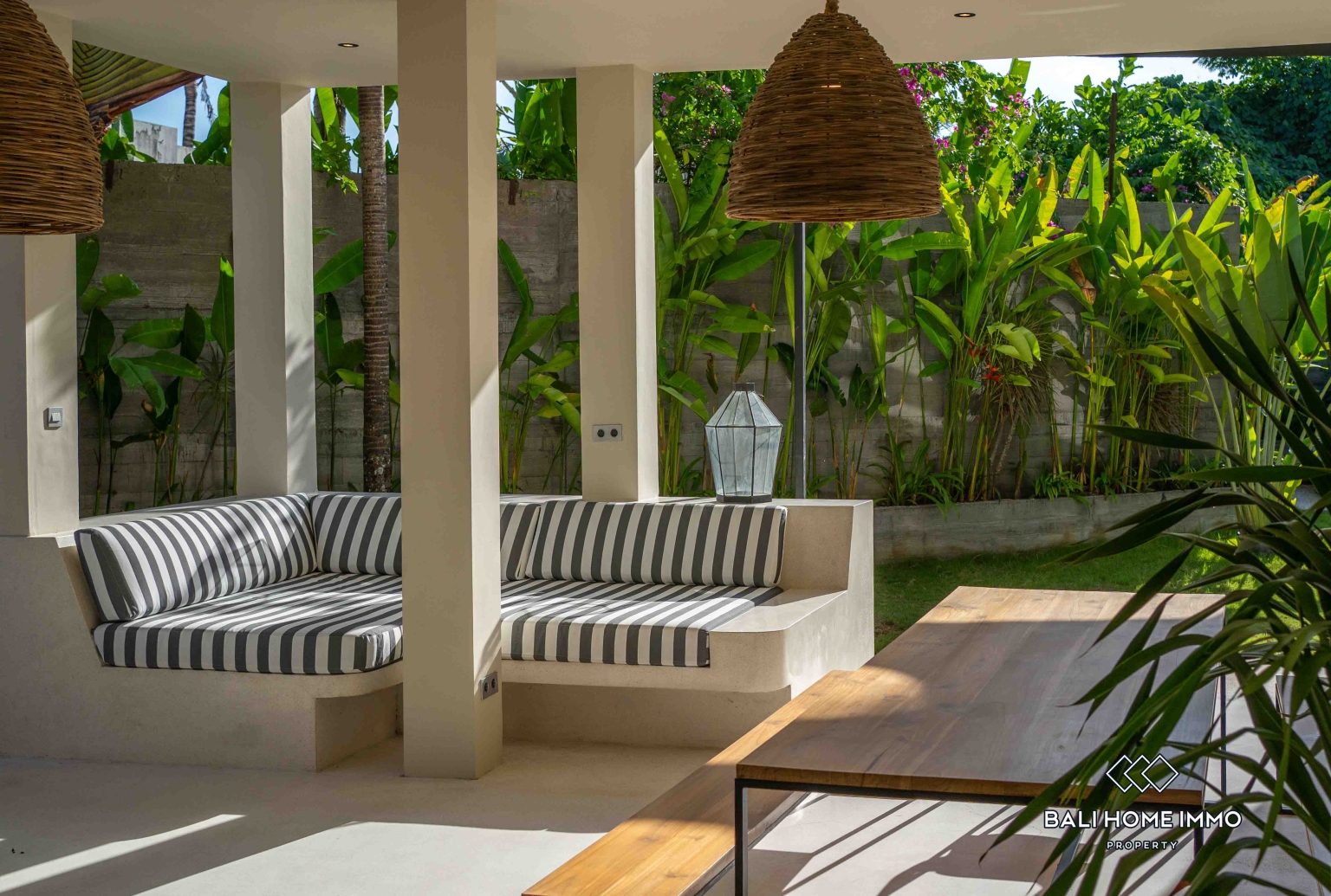 5 bedroom Family Villa with garden for yearly rental in Berawa — image 1