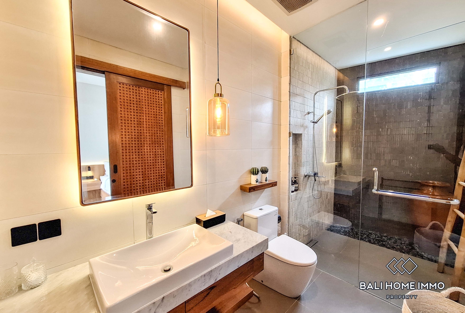 5 Bedroom Modern Design Family Villa for Rent in Canggu Batu Bolong — image 18