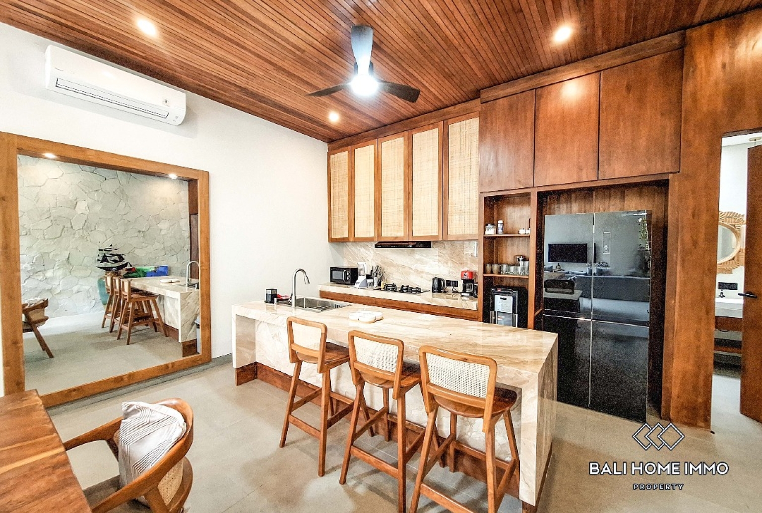 5 Bedroom Modern Design Family Villa for Rent in Canggu Batu Bolong — image 4
