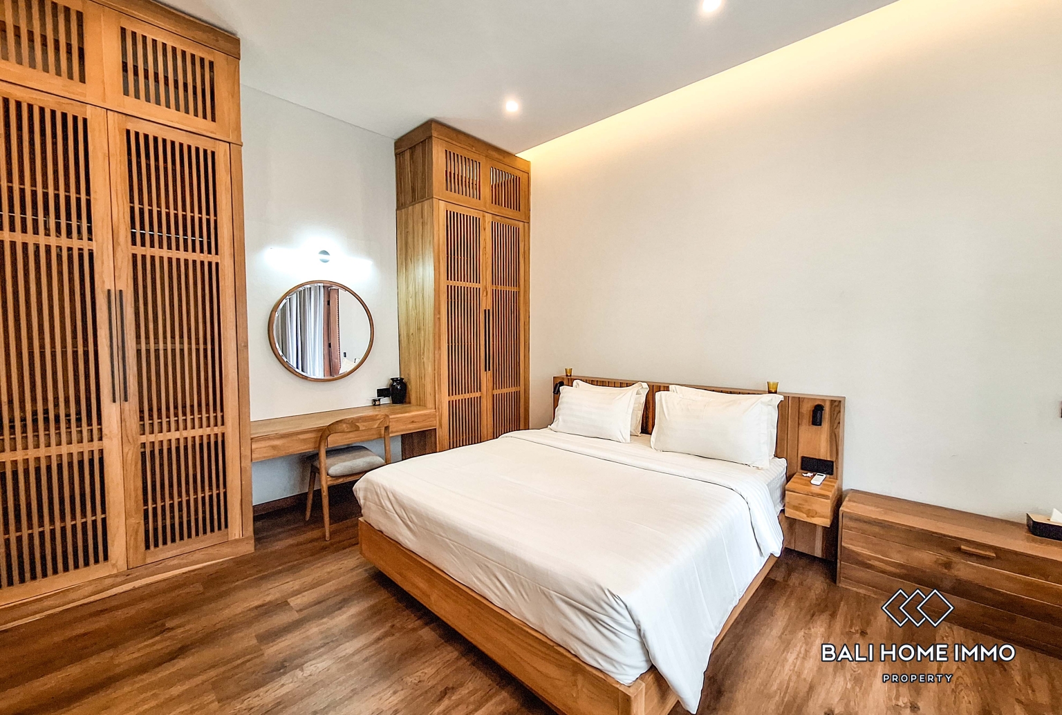 5 Bedroom Modern Design Family Villa for Rent in Canggu Batu Bolong — image 13