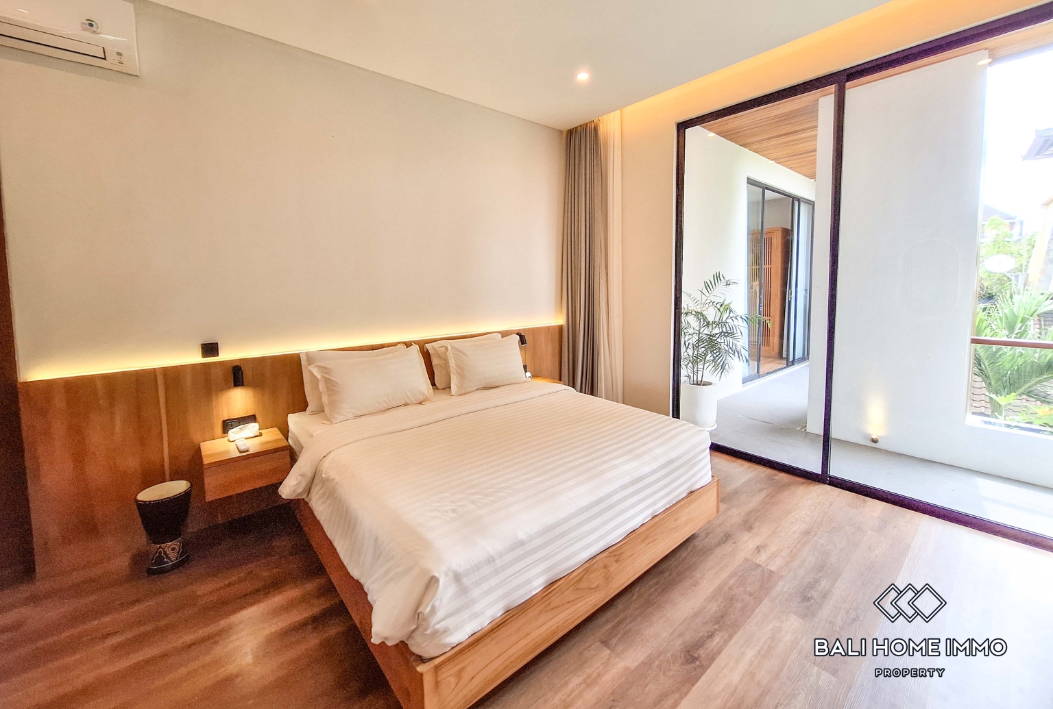 5 Bedroom Modern Design Family Villa for Rent in Canggu Batu Bolong — image 9