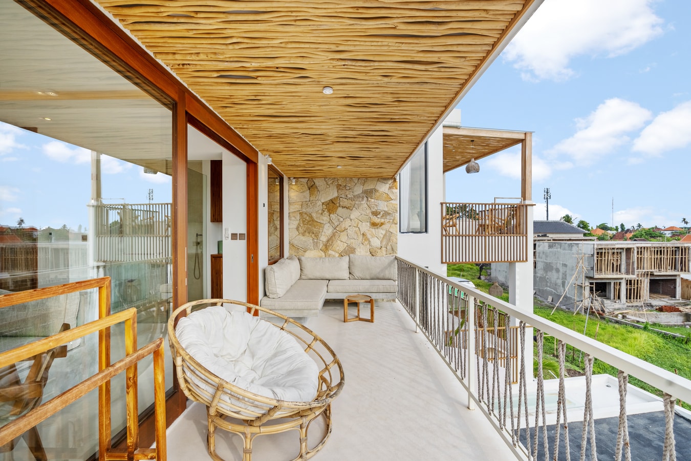 Refined 1BR Canggu | Balkon Sunset Estetik - Canggu, Bali — image 17