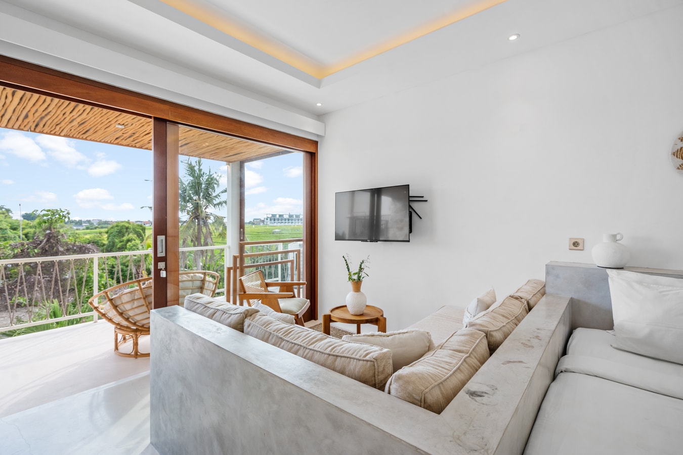 Refined 1BR Canggu | Balkon Sunset Estetik - Canggu, Bali — image 3