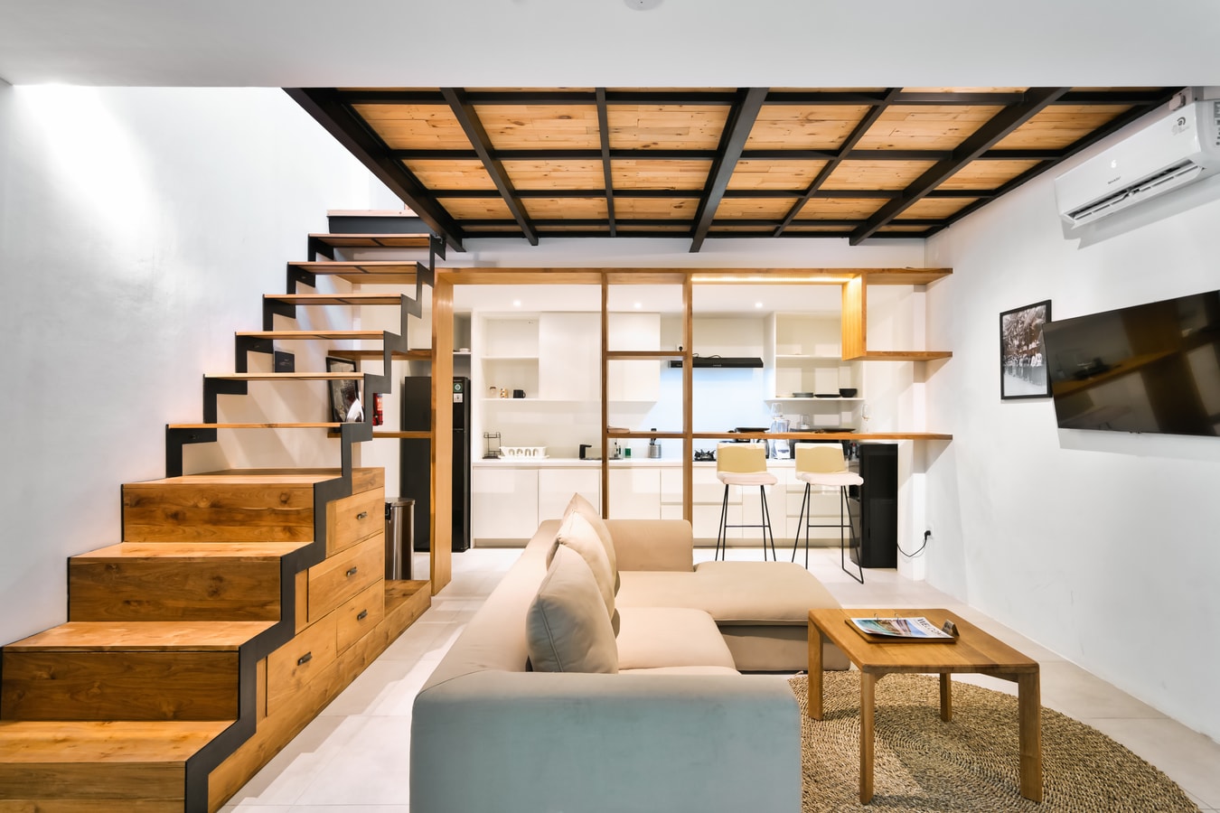 Stylish 1BR Apartment in Canggu | Balcony & Pool Access - Canggu, Bali — image 3