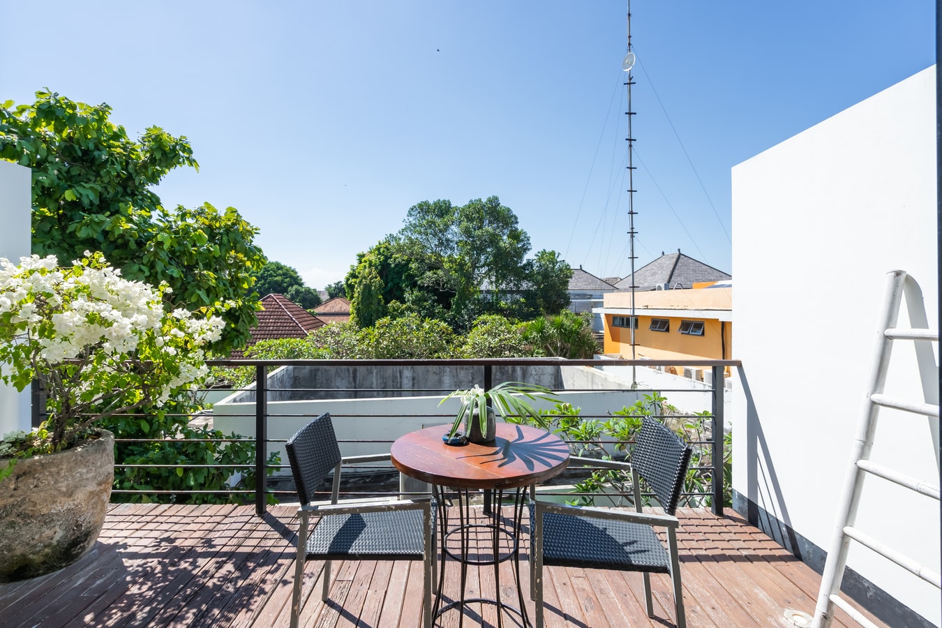 Loft 1K Futuristik dekat Pantai Double Six & Kafe - Seminyak, Bali — image 9