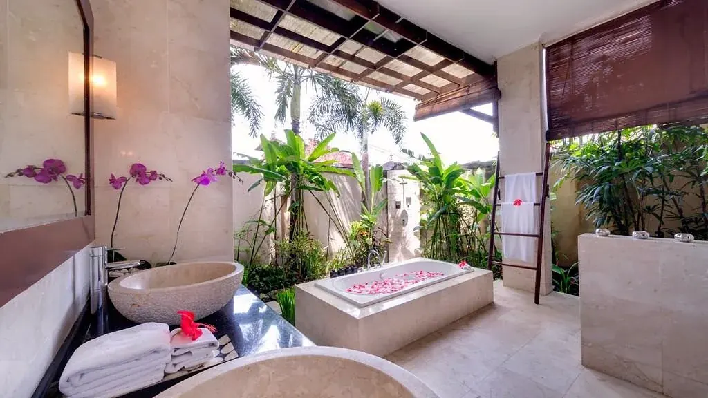 5 BR Private Villa Seminyak — 5BR Villa Rental in Seminyak — image 14