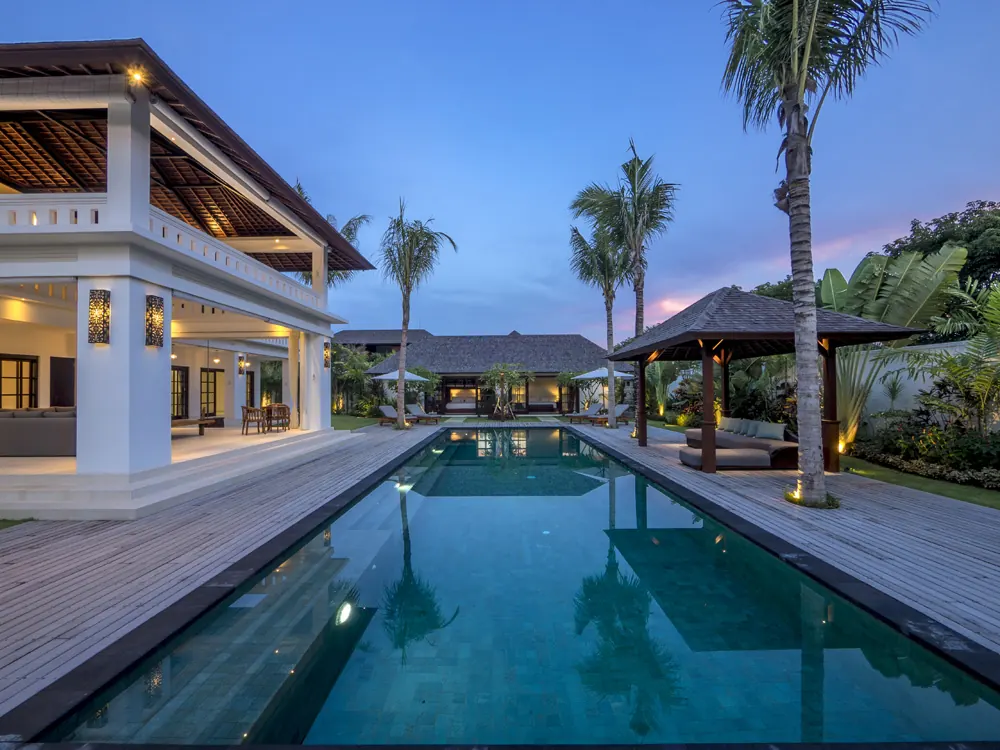 6 BR Architect-Designed Tropical Garden Villa Seminyak — 6BR Villa Rental in Seminyak — image 2