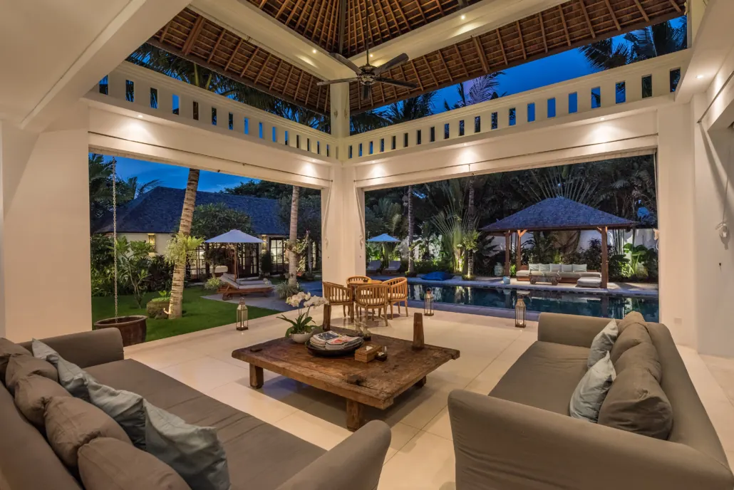 6 BR Architect-Designed Tropical Garden Villa Seminyak — 6BR Villa Rental in Seminyak — image 8