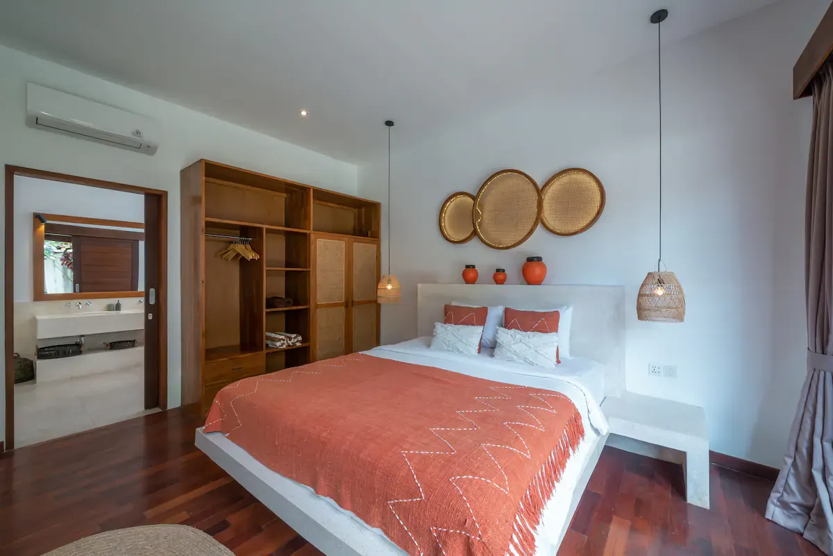 4 BR White Pool House Canggu — 4BR House Rental in Pererenan — image 10