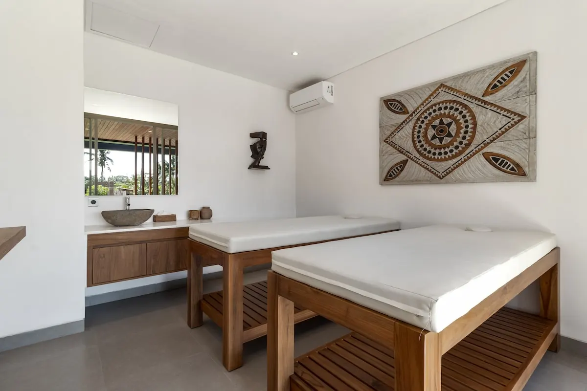 6 BR Modern Pool Retreat Ubud — 6BR Villa Rental in Ubud — image 17