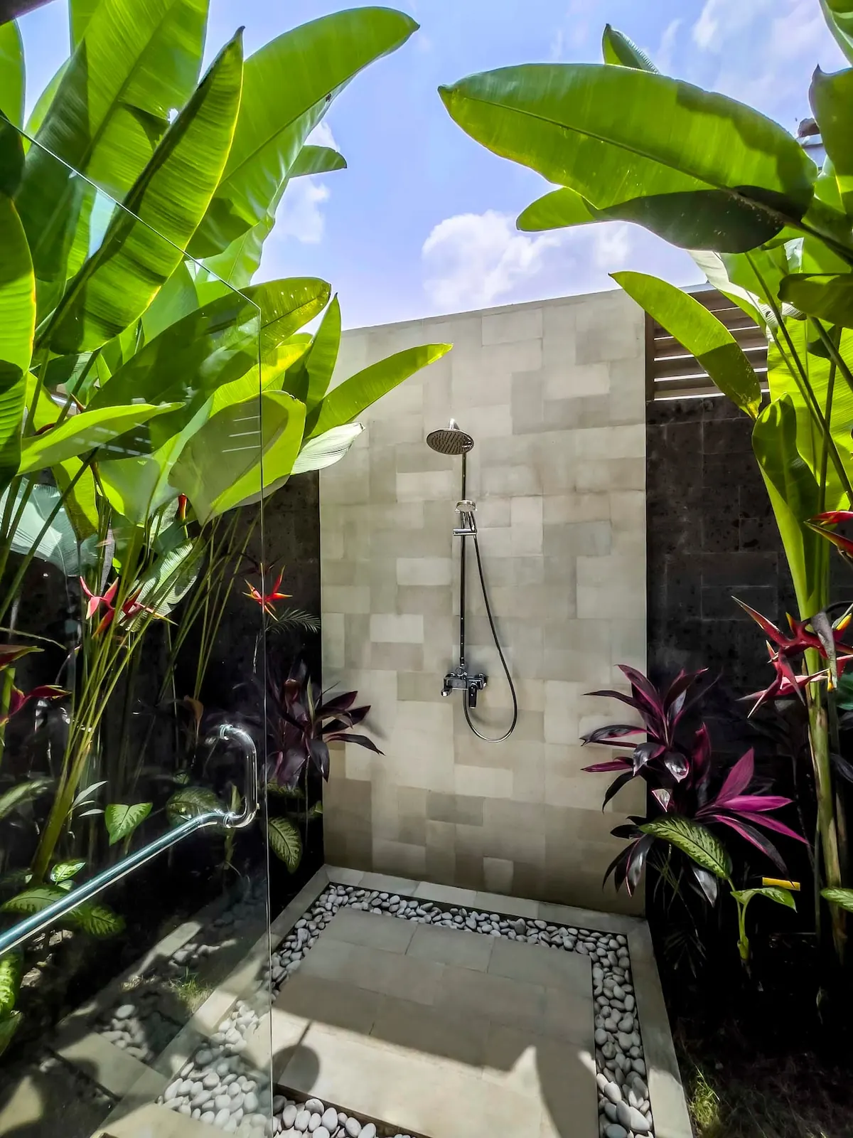 5 BR Tropical-Modern Designer Retreat Ubud — 5BR Villa Rental in Ubud — image 11