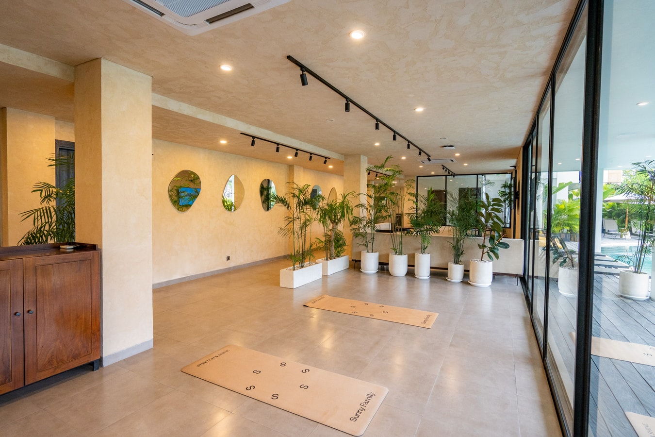SB 303 - 1BR Pool Suite, Near Batu Belig Beach - Canggu, Bali — image 17