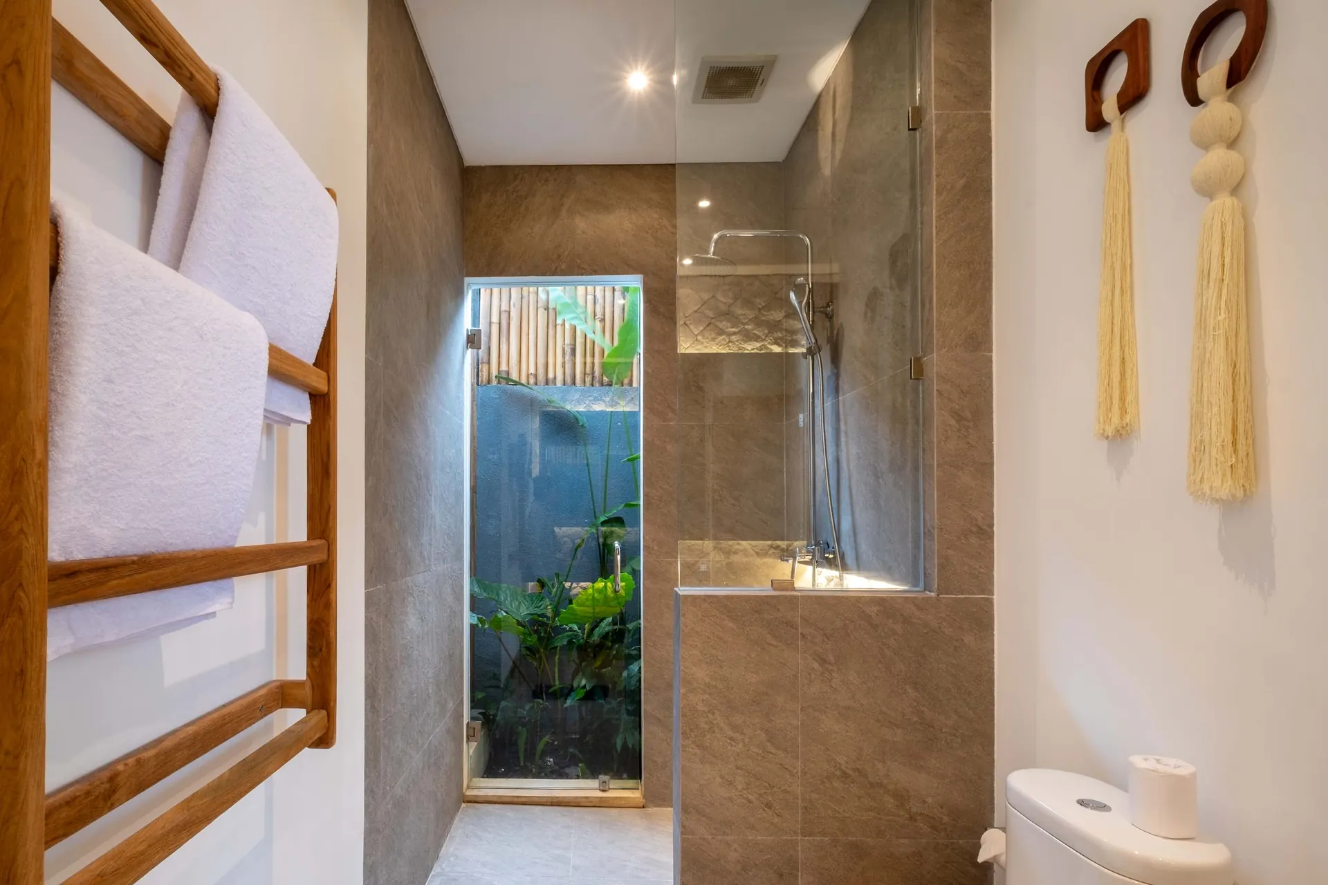 4 BR Glass Pavilion Retreat Ubud — 4BR Villa Rental in Ubud — image 9