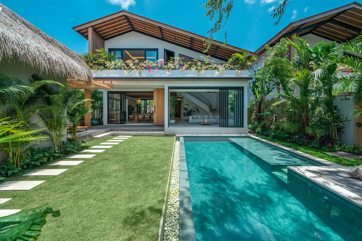 4 BR Tropical-Modern Fully Staffed Residence Canggu — 4BR Residence Rental in Canggu