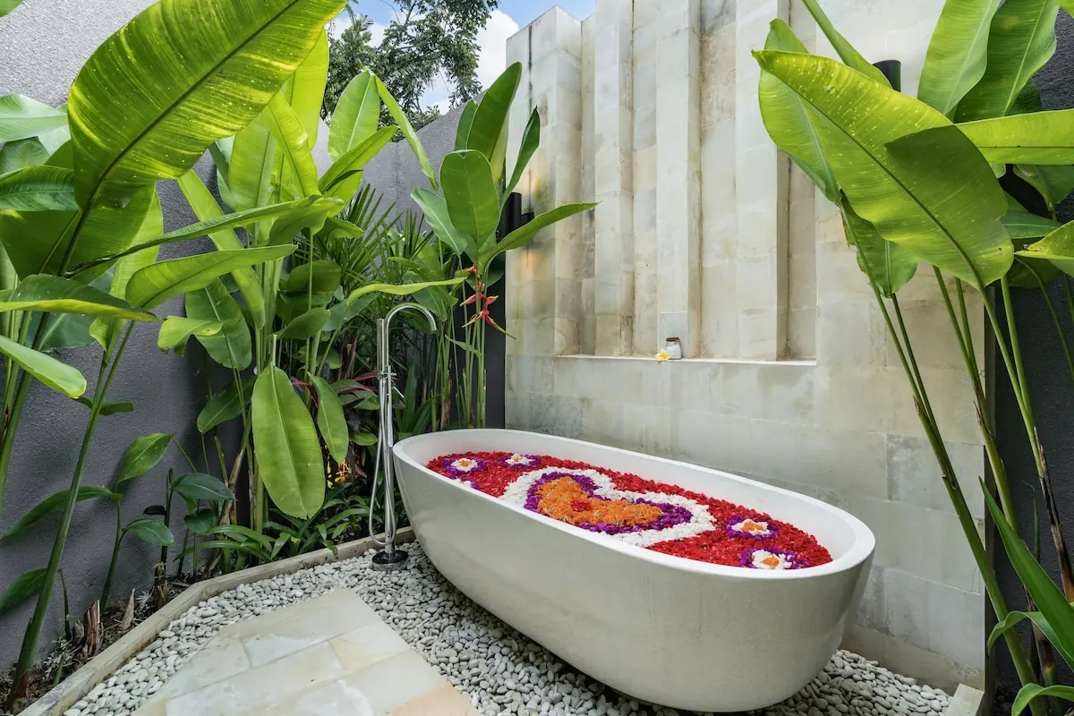 4 BR Tropical-Modern Pool Villa Ubud — 4BR Villa Rental in Ubud — image 9