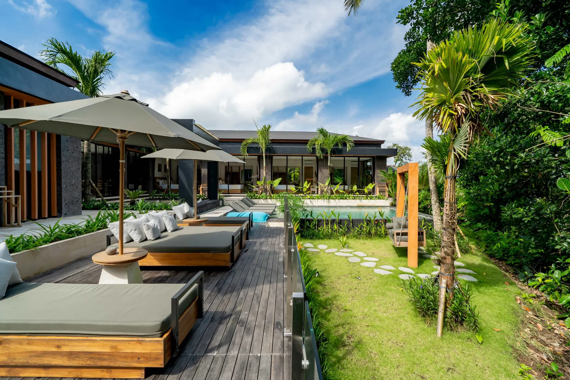 6 BR Tropical-Modern Jungle Retreat Ubud — 6BR Villa Rental in Ubud — image 8