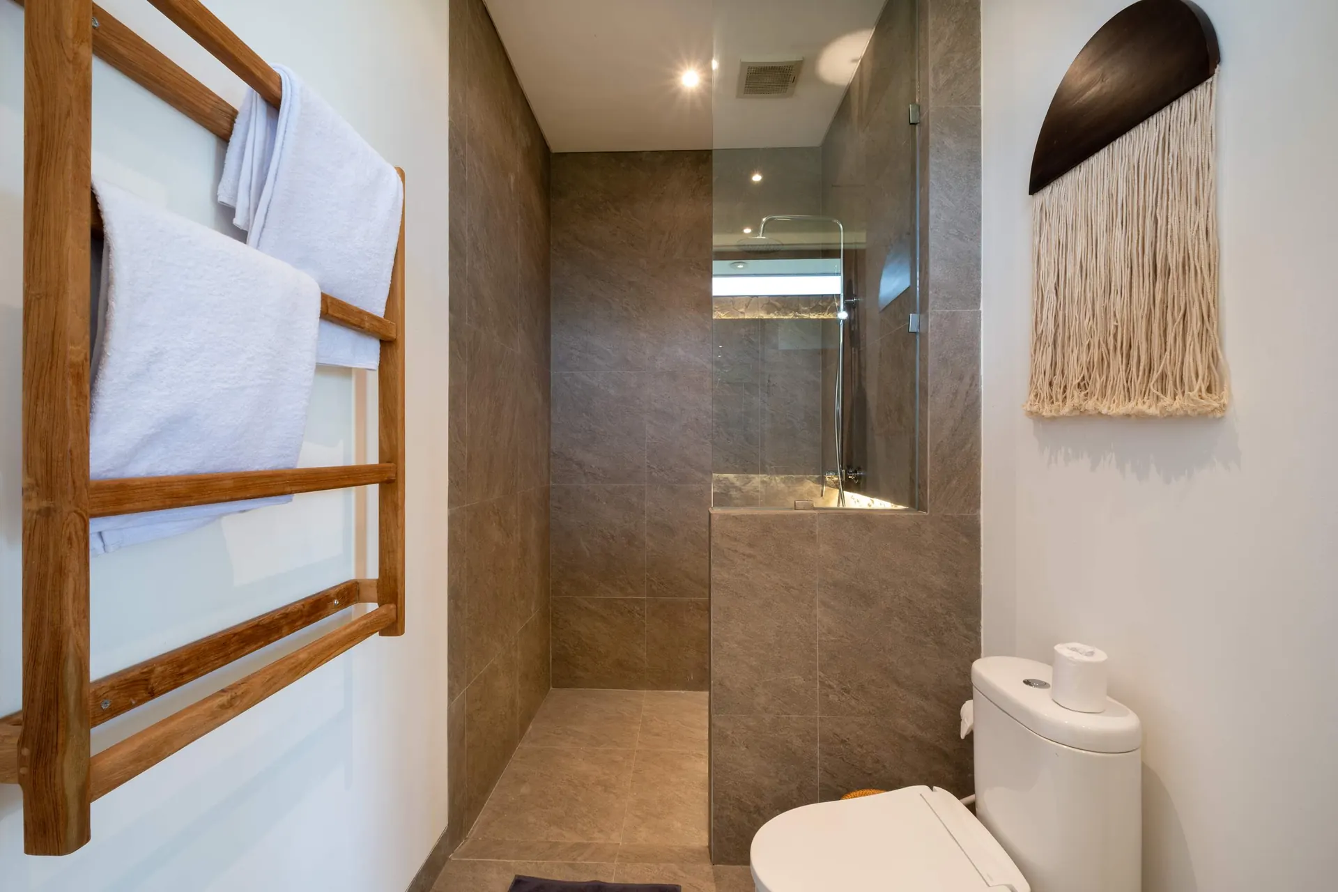 4 BR Glass Pavilion Retreat Ubud — 4BR Villa Rental in Ubud — image 18