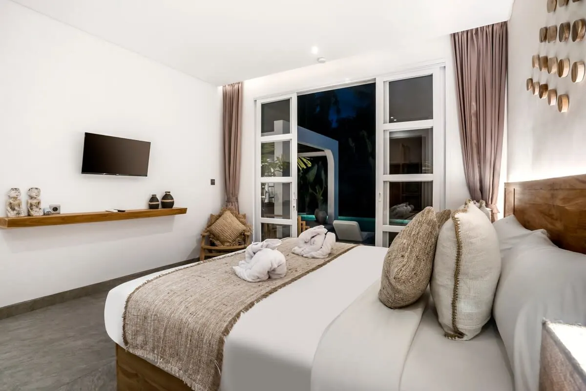 3 BR White Tropical Garden Villa Ubud — 3BR Villa Rental in Ubud — image 13