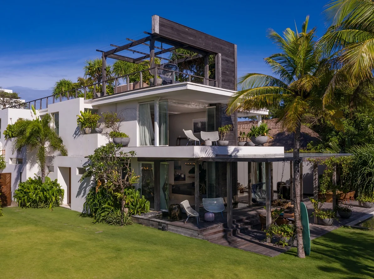 6-Bedroom Beachfront Villa in Seminyak – Private Spa, 27m Pool & Full Staff — image 16
