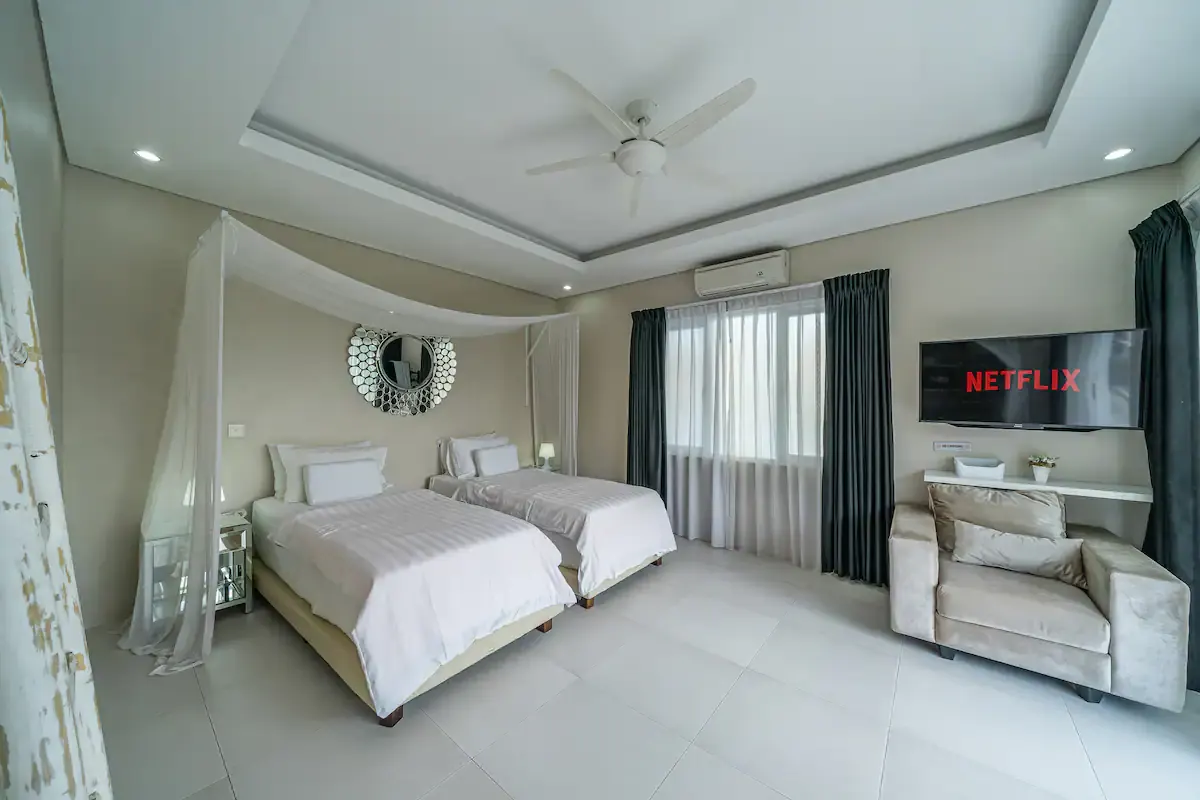 5 BR Walk-to-Beach Family Villa Canggu — 5BR Villa Rental in Canggu — image 8