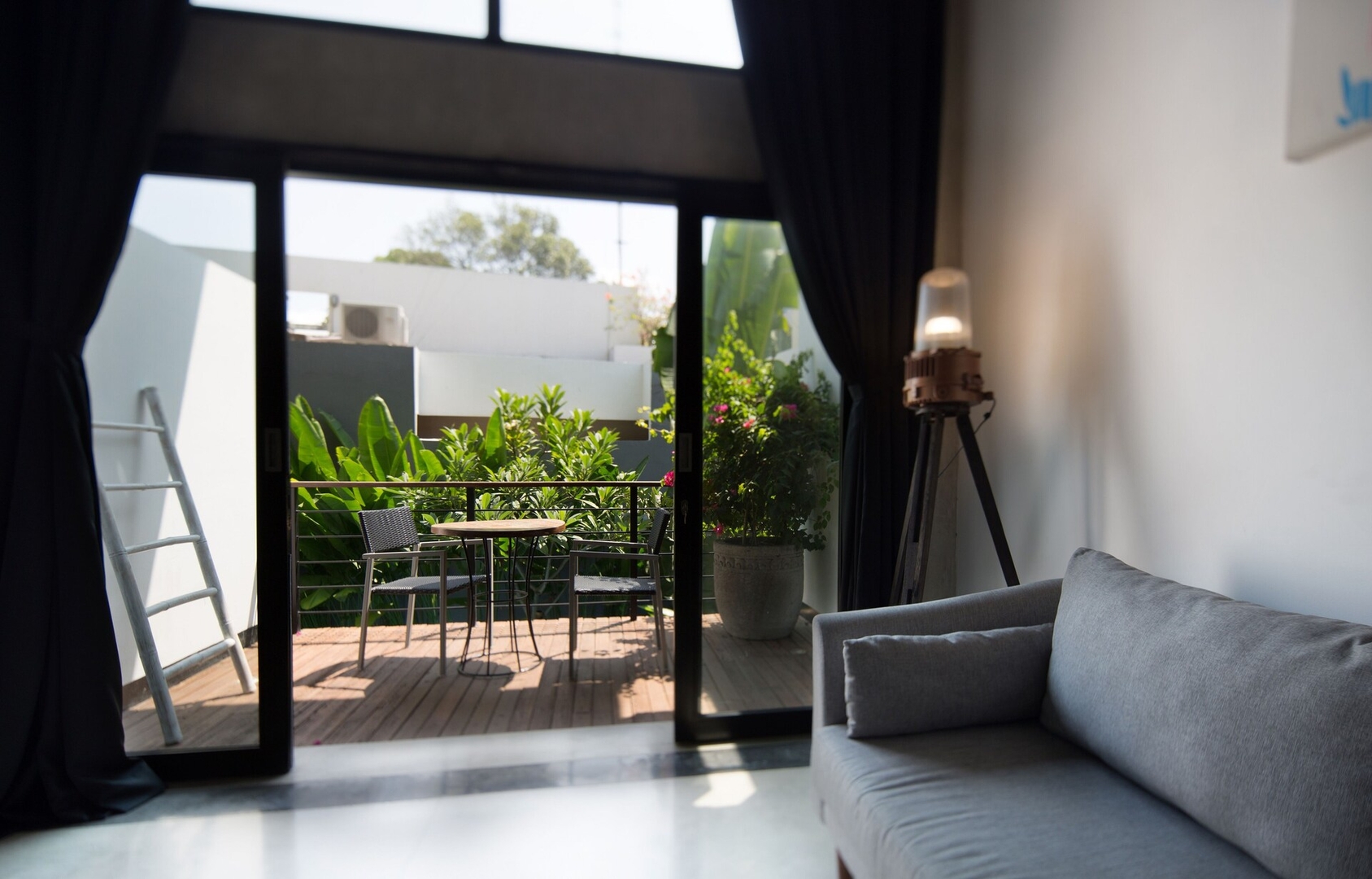 Chic Industrial Loft 1BR in Seminyak | Balcony & Swimming Pool - Seminyak, Bali — image 16