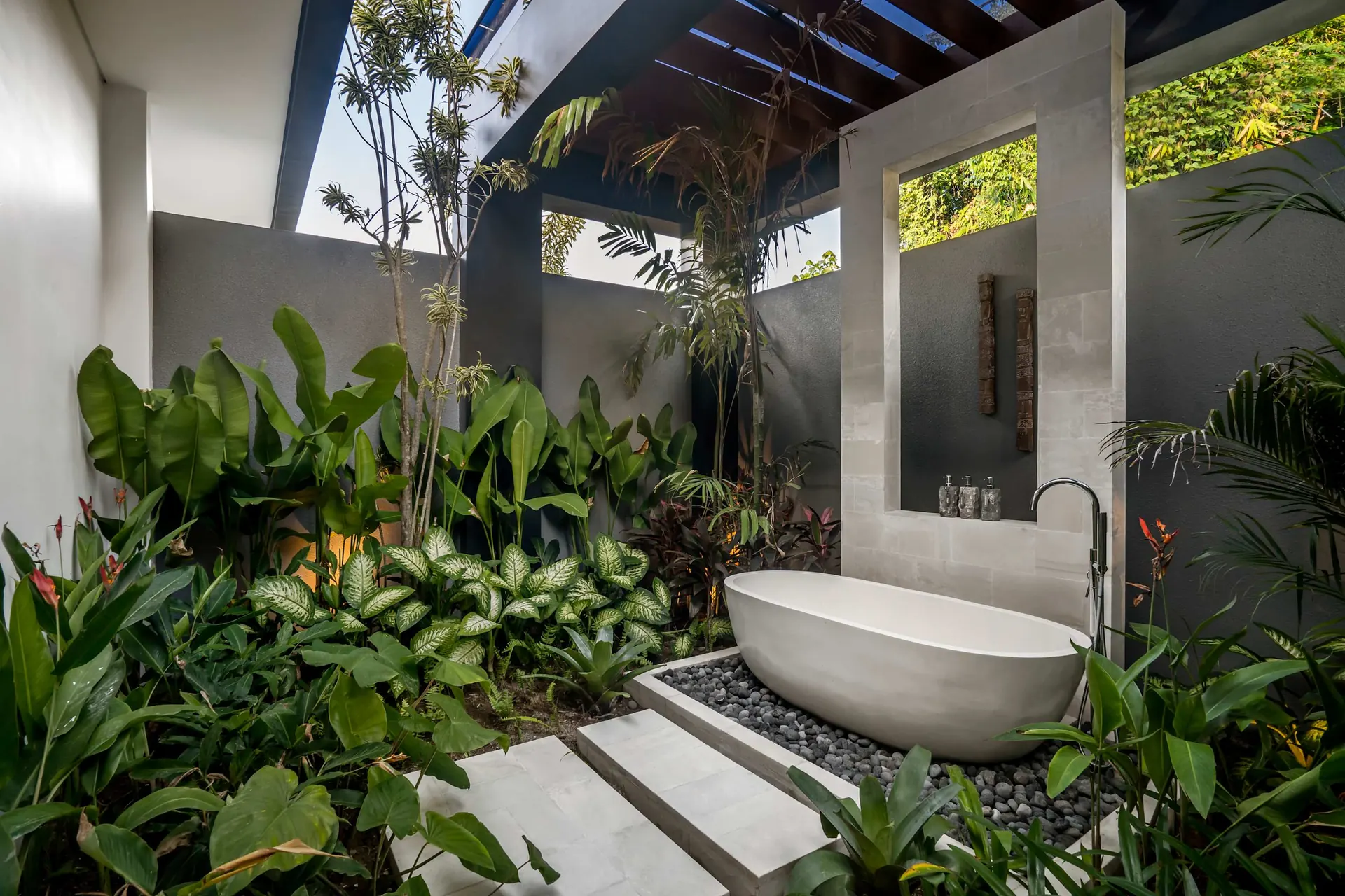 6 BR Tropical-Modern Jungle Villa Ubud — 6BR Villa Rental in Ubud — image 7