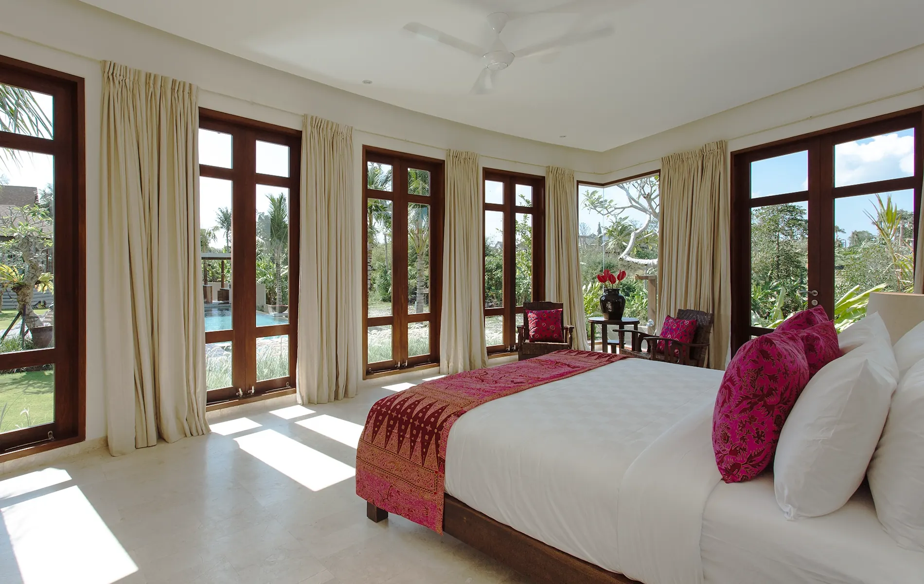 5 BR Tropical-Modern Garden Villa Seminyak — 5BR Villa Rental in Seminyak — image 12