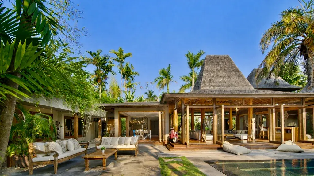 5 BR Private Retreat Seminyak — 5BR Villa Rental in Seminyak — image 4