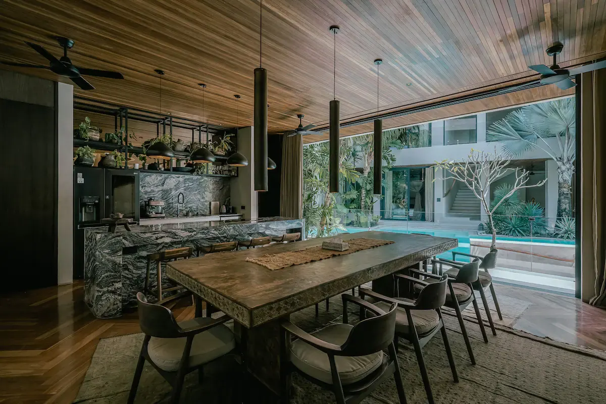 6 BR Walk-to-Beach Tropical Garden Villa Canggu — 6BR Villa Rental in Canggu — image 19