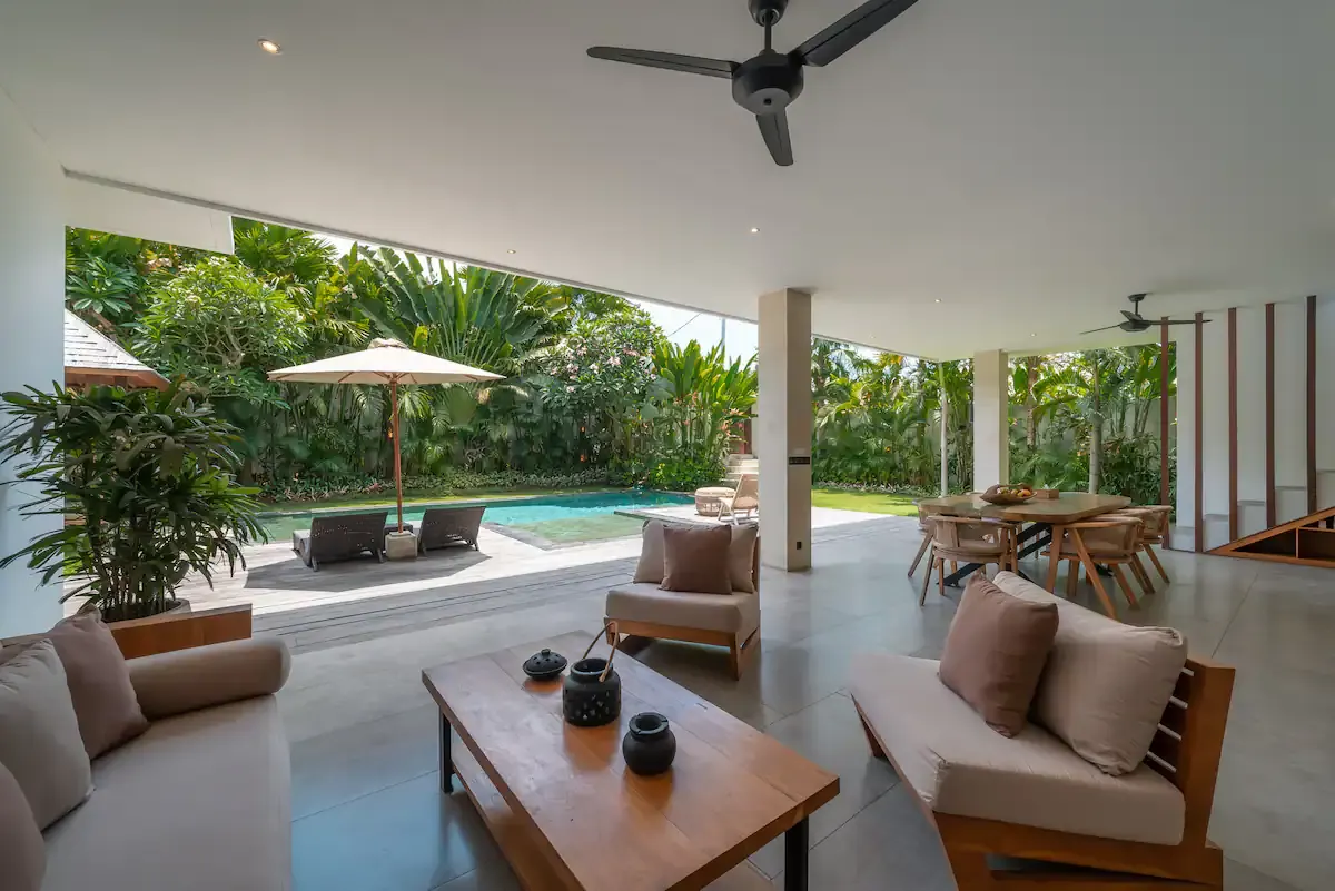 4 BR White Pool House Canggu — 4BR House Rental in Pererenan — image 16